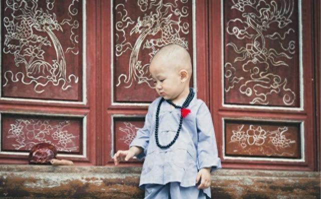 寺庙中最萌的小和尚