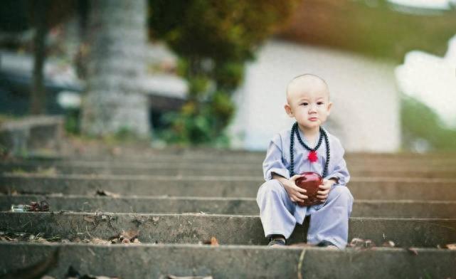 寺庙中最萌的小和尚