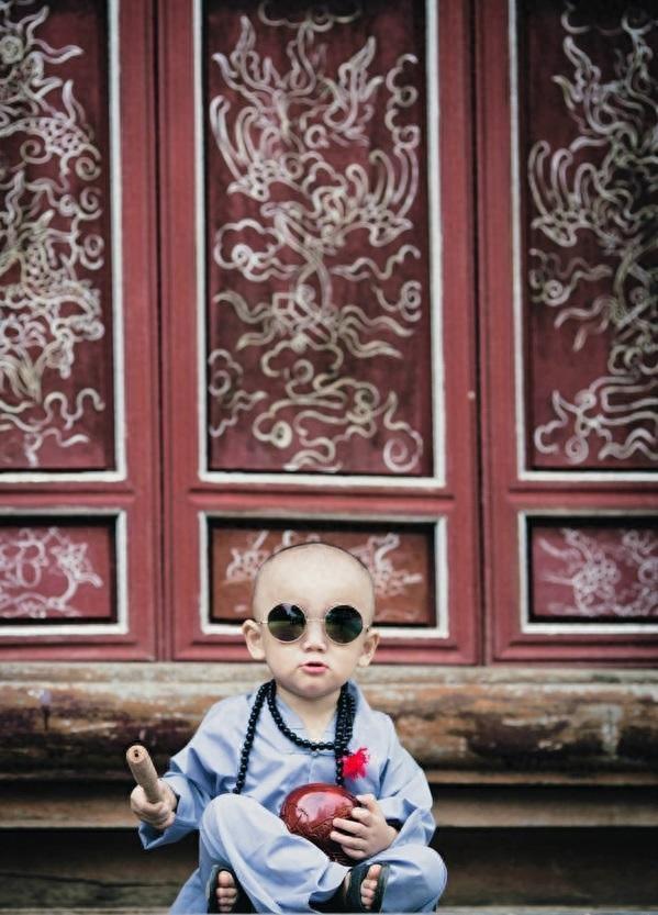 寺庙中最萌的小和尚