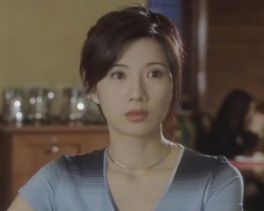 ​关秀媚可性感可魅惑，香港黑帮片大哥身边的女人