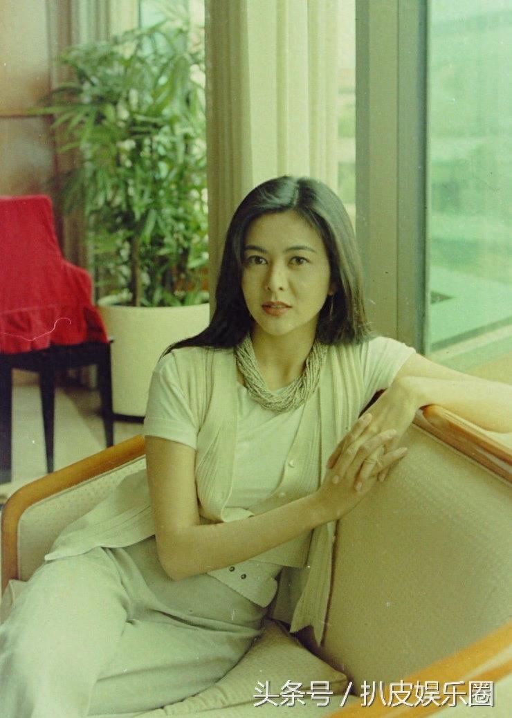 看完52岁关之琳年轻时的照片，突然觉得身边的美女都丑
