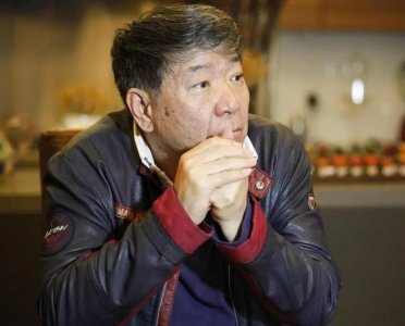 ​郑晓龙：执导多部精品爆剧，40岁结婚，与编剧妻子同为“工作狂”