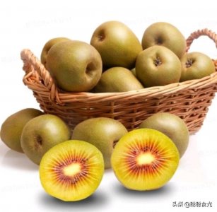 ​买猕猴桃，绿心、黄心和红心哪个好？口感和营养差别大，看懂再买