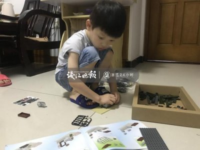 ​还记得去年坐进开水桶里的男孩墨墨吗？他要上大班啦