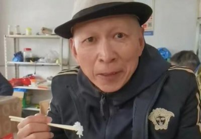 ​老戏骨李明：因长得太丑曾吓哭蒋雯丽，他的女儿却美若天仙