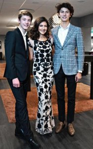 ​丹麦华裔王子20岁生日照出炉！有中国血统会讲中文，穿Polo衫都帅