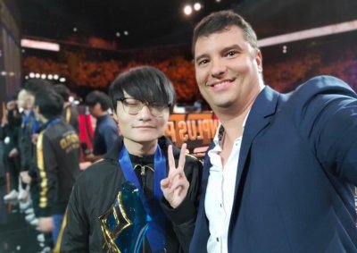 ​FMVP打野小天回国首播吐槽：一区的钻石太菜，没有游戏体验