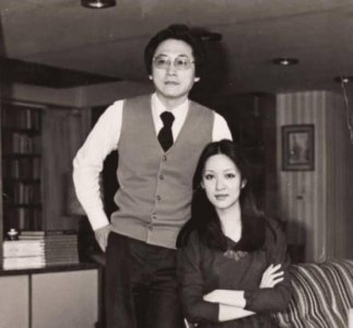 ​李敖第一次见胡因梦，盯着她脚丫看半天，转身拿210万和女友分手