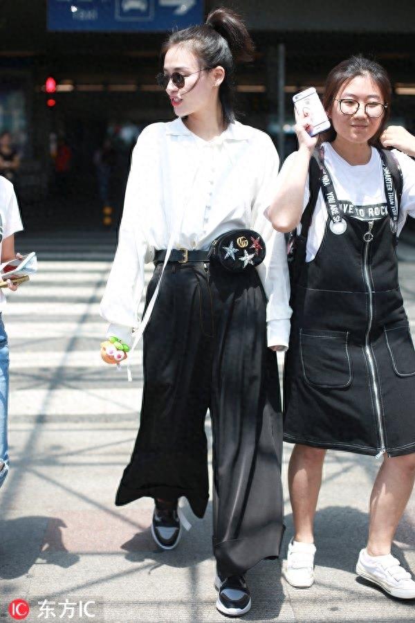 马思纯的真实身高是多少?穿平底鞋比身旁很多妹子都高一头