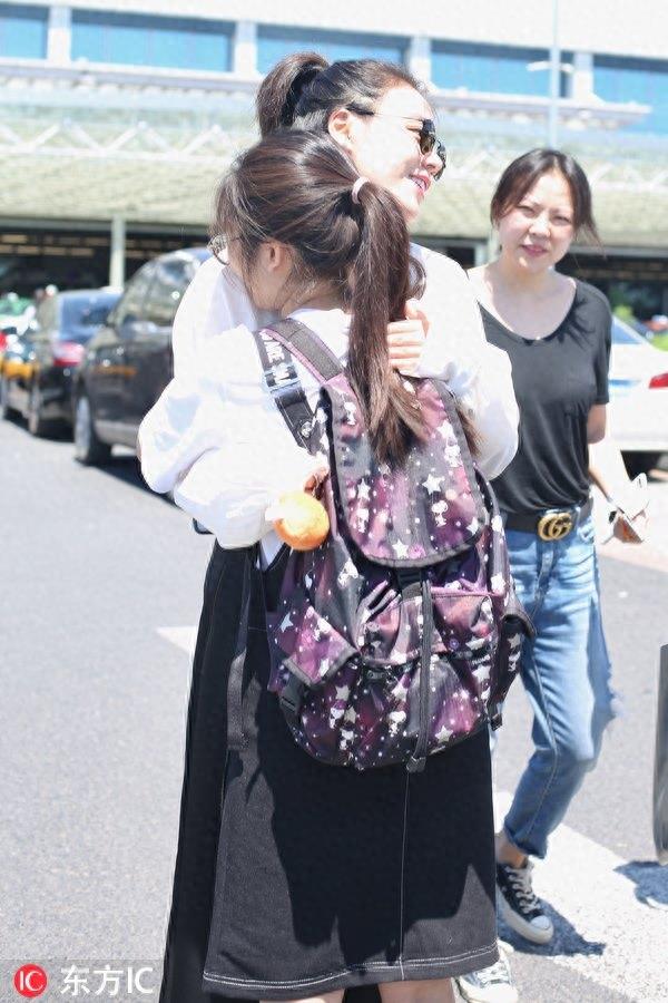 马思纯的真实身高是多少?穿平底鞋比身旁很多妹子都高一头