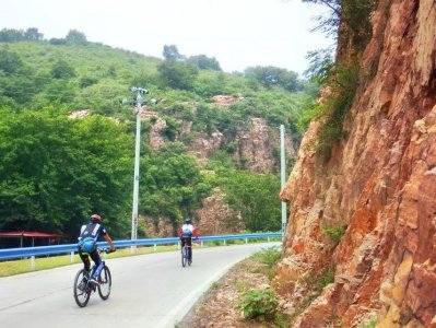 ​骑行红石崖风景区