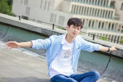 ​男生不主动联系但点赞朋友圈（男生不主动联系却点赞朋友圈是什么原因）