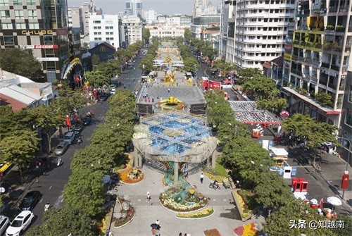 越南最大春节花街开幕：农历鼠年生肖十分可爱，洋溢着浓浓的年味