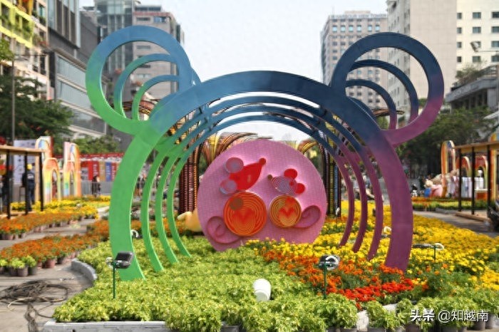 越南最大春节花街开幕：农历鼠年生肖十分可爱，洋溢着浓浓的年味