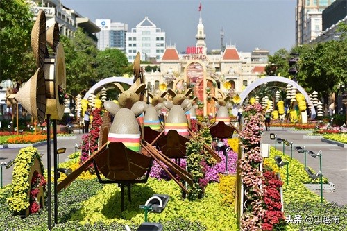 越南最大春节花街开幕：农历鼠年生肖十分可爱，洋溢着浓浓的年味