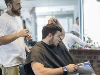 ​我头发剪了层次好难看怎么修？增加底线厚重感，调整层次的衔接