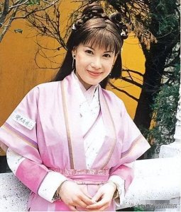 ​她被很多人称为最丑小昭，但问题是：人家不但不丑，还是个才女啊