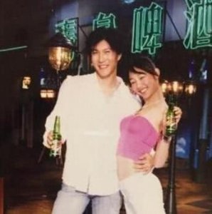 ​白百何19岁旧照片曝光，身材好到爆，前男友高大帅气秒杀前任