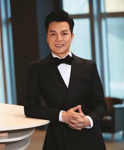 ​央视“软饭男”任鲁豫：32岁娶了个上亿女富婆，45岁再次喜当爹