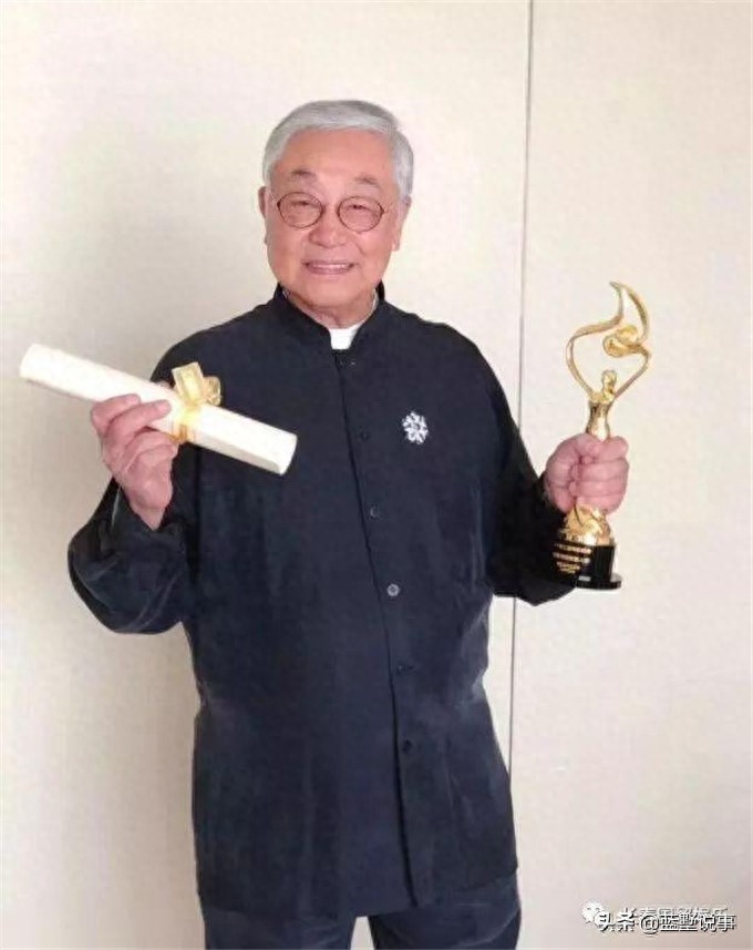 记得《射雕》“黄老邪”吗?如今“蓉儿”不在“老人家”85 岁了