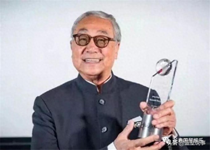 记得《射雕》“黄老邪”吗?如今“蓉儿”不在“老人家”85 岁了