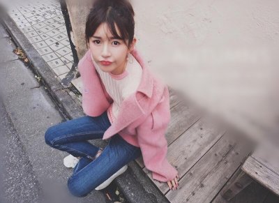 ​张子萱晒街拍美照 这个辣妈也太少女了