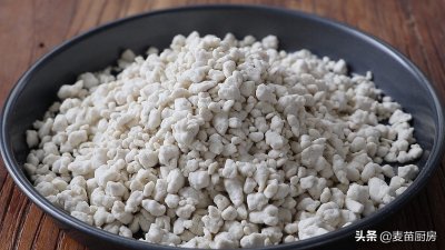 ​做疙瘩汤用筷子搅多麻烦，教你简单方法，2分钟做出8000个