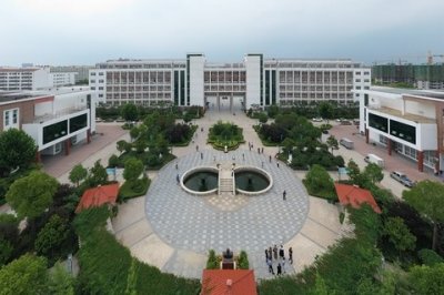 ​河南“超级县中”郸城一高，每年几十人上清华北大，靠的只是分数吗？