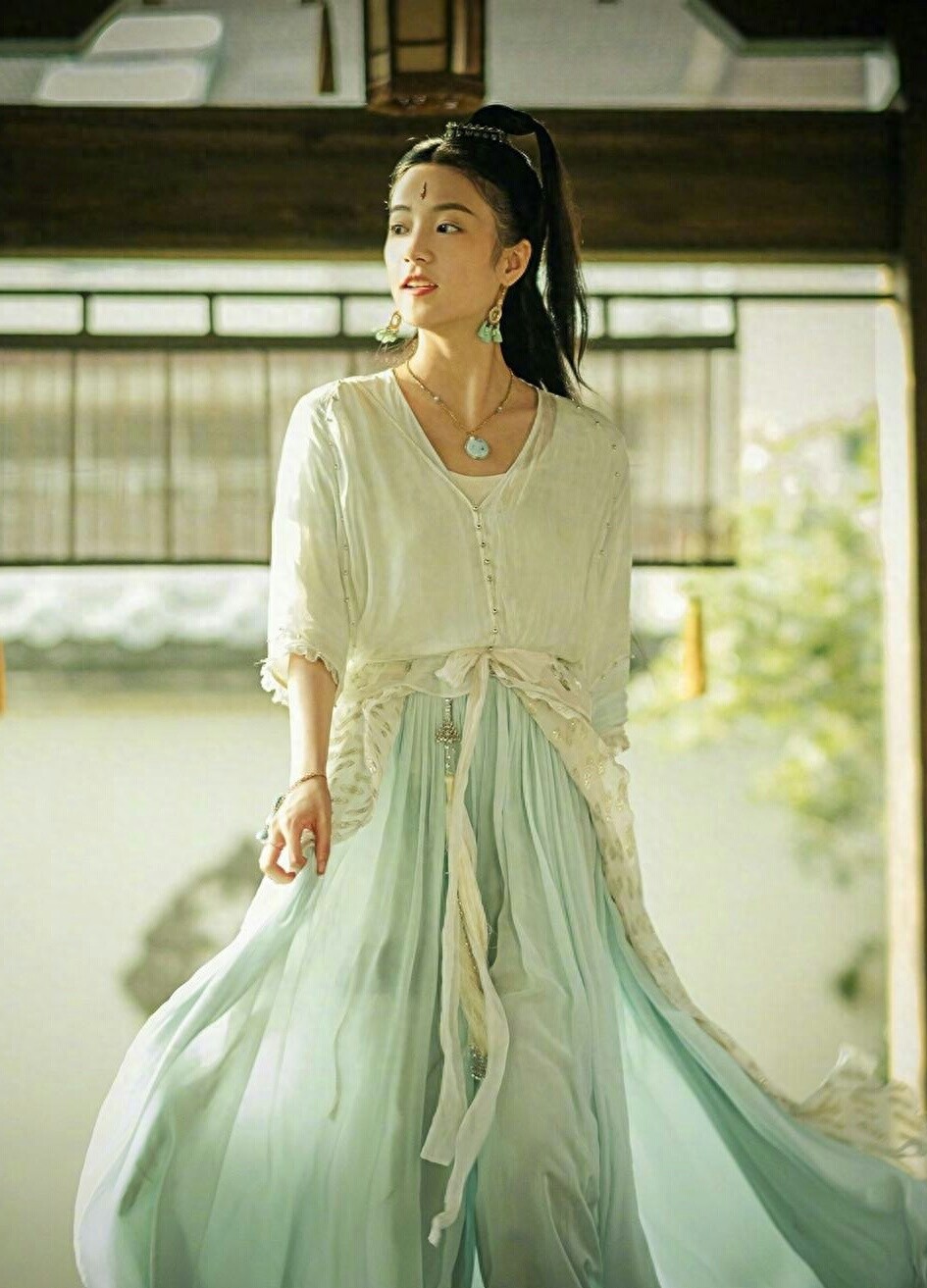 组图：内地女演员张雅钦