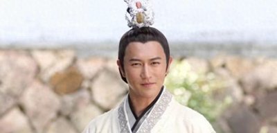 ​近况明显发福！46岁陈键锋突被传自拍照，染金发兼做美甲被指变样