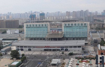 ​云南昆明开往上海的特快列车，绕行南宁、衡阳，全程2872公里