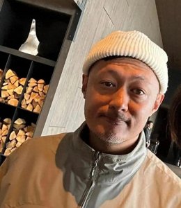 ​42岁余文乐神似赵本山，胡子花白满脸皱纹，老态龙钟不复昔日英俊