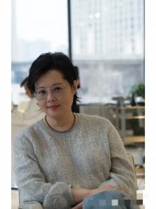 ​52岁袁立近照曝光！发福显老却获赞无数：她的慈悲比容貌更动人