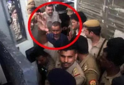 ​震惊！印度女子大街被强奸，路人竟拿手机拍摄且无人报警！