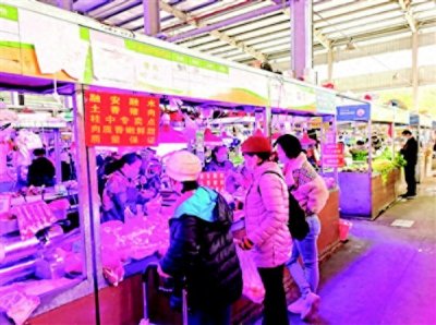 ​土猪肉还是普通猪肉？市民挑选有小诀窍