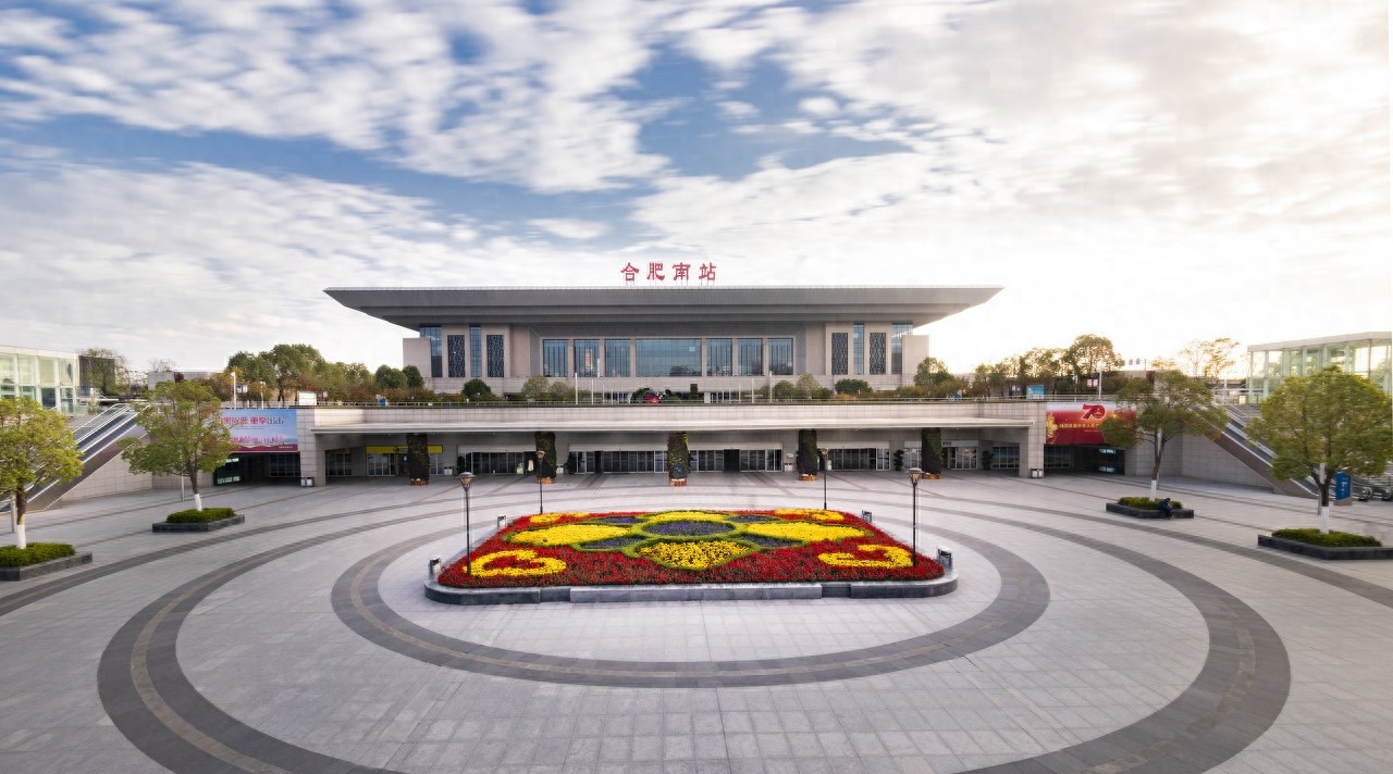 航拍合肥南站，华东四大高铁站之一，徽派建筑的最佳诠释