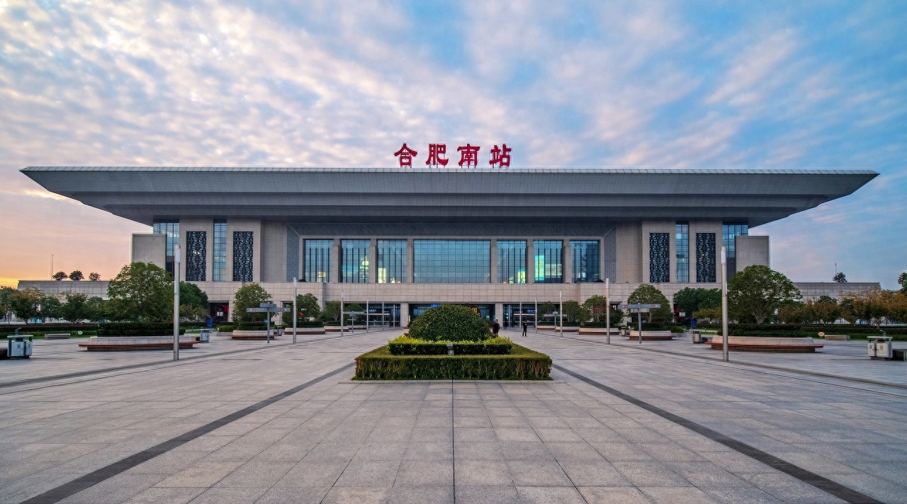 航拍合肥南站，华东四大高铁站之一，徽派建筑的最佳诠释