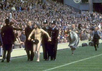 ​裸奔者的文化守望