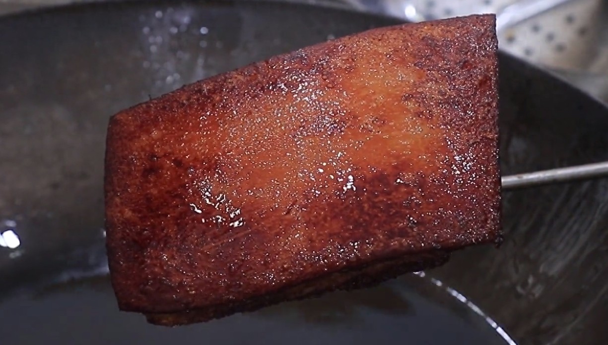 这才是扣肉的地道做法,厨师长的烹饪技巧高,好吃不油腻,真香