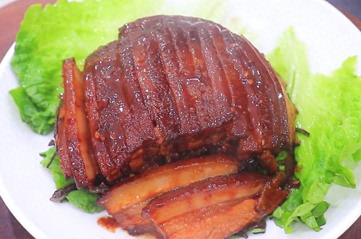 这才是扣肉的地道做法,厨师长的烹饪技巧高,好吃不油腻,真香