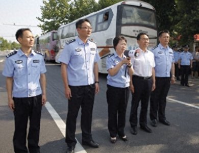 ​开封通许县公安局举行迎接“6.26”电信诈骗专案组凯旋欢迎仪式