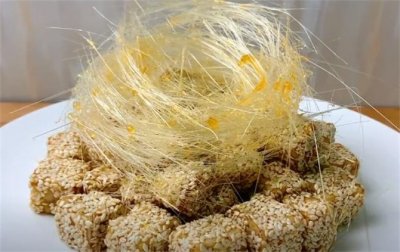 ​喜欢吃拔丝芋头一定要收藏，教你特色做法，香甜酥脆，一盘不够吃