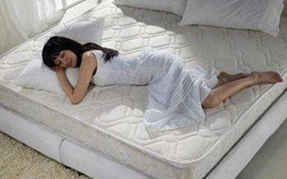 睡太硬的床有什么危害,硬板床睡觉对身体好吗图5