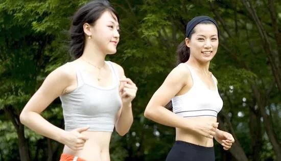 夏天解暑喝冷饮还是热饮，在炎热的夏天，冷饮和热饮哪一种更解暑？有何依据？图11