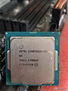 ​598元INTEL至强E3八代2136处理器，跑分13万没核显JS全部叫错名字