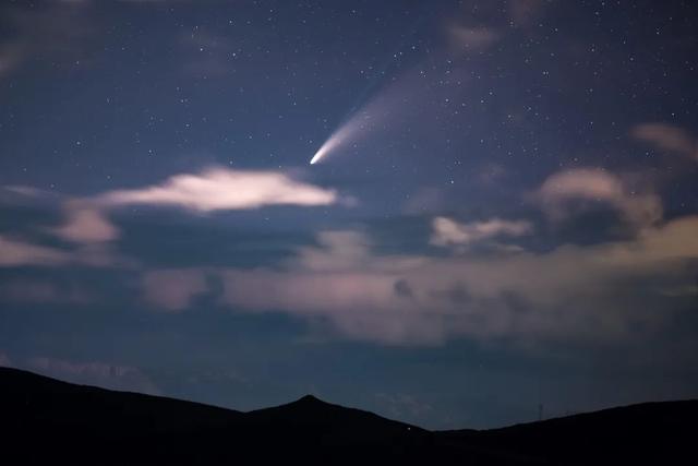 离我们最近的哈雷彗星（夜空中最长的彗星）(8)