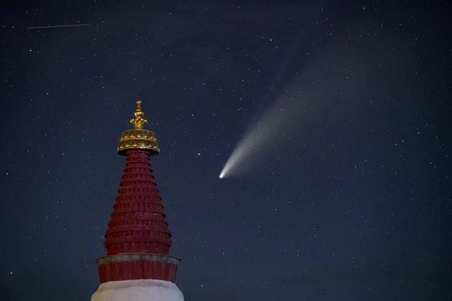 离我们最近的哈雷彗星（夜空中最长的彗星）(12)
