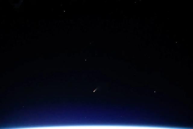 离我们最近的哈雷彗星（夜空中最长的彗星）(3)