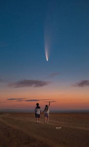 ​离我们最近的哈雷彗星（夜空中最长的彗星）