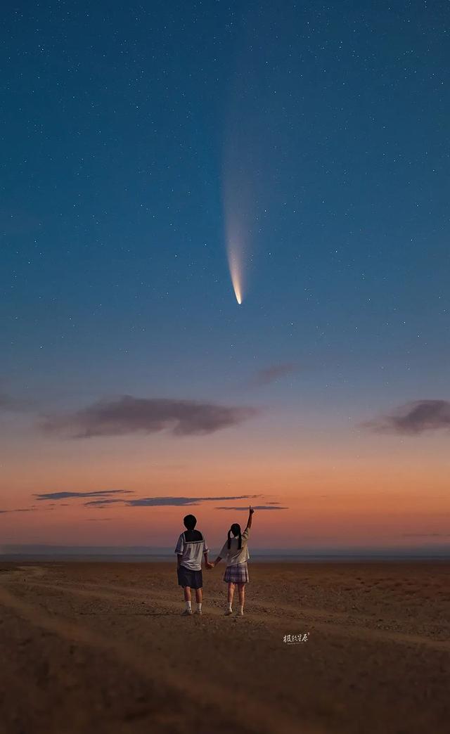 离我们最近的哈雷彗星（夜空中最长的彗星）(1)